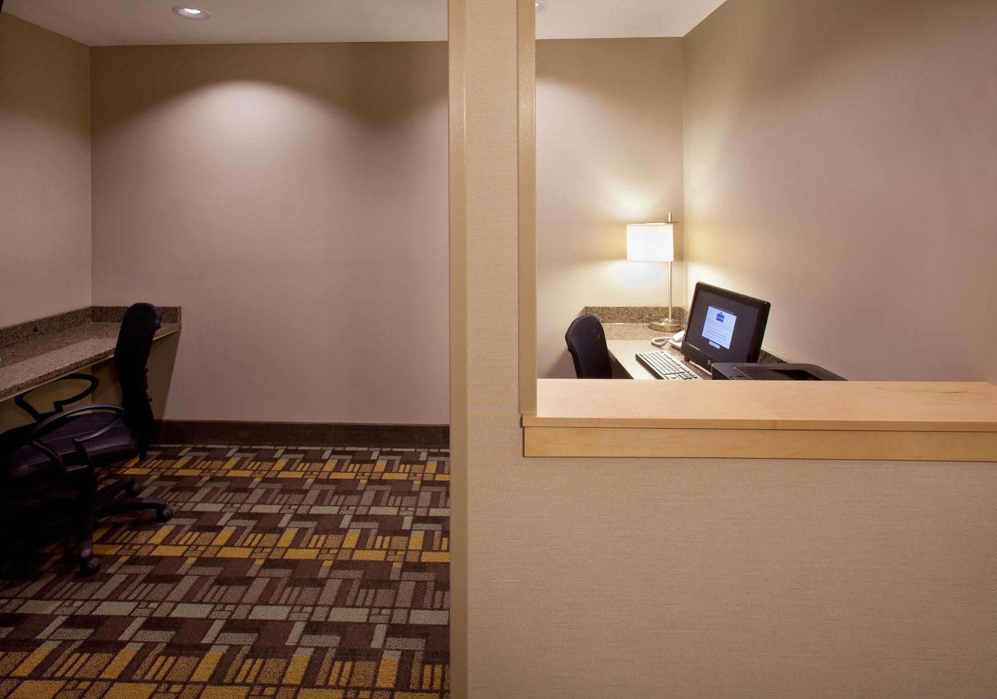 Americinn By Wyndham Hartford Sd Dış mekan fotoğraf