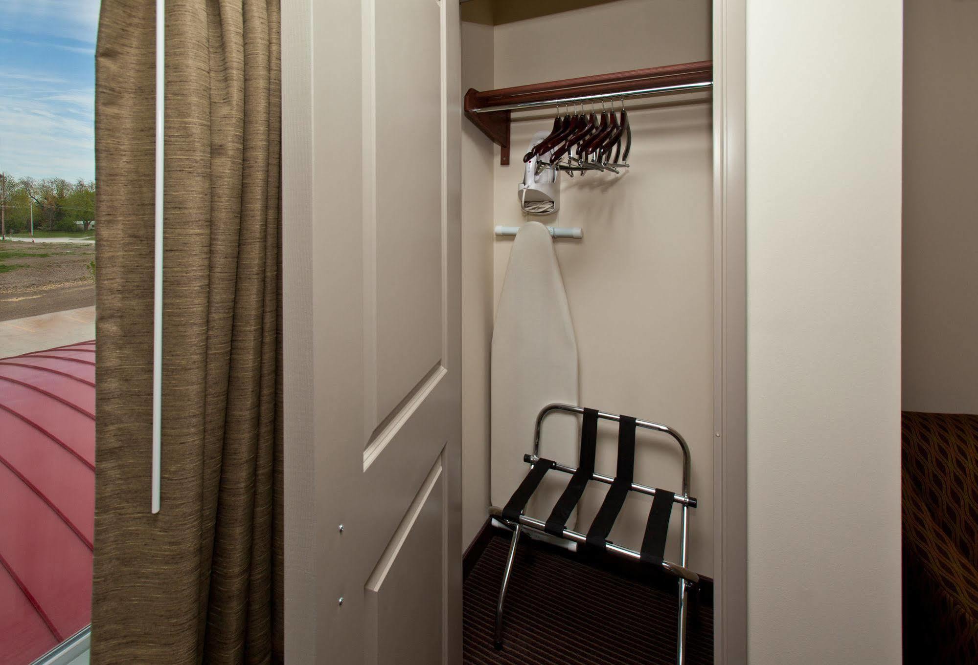 Americinn By Wyndham Hartford Sd Dış mekan fotoğraf